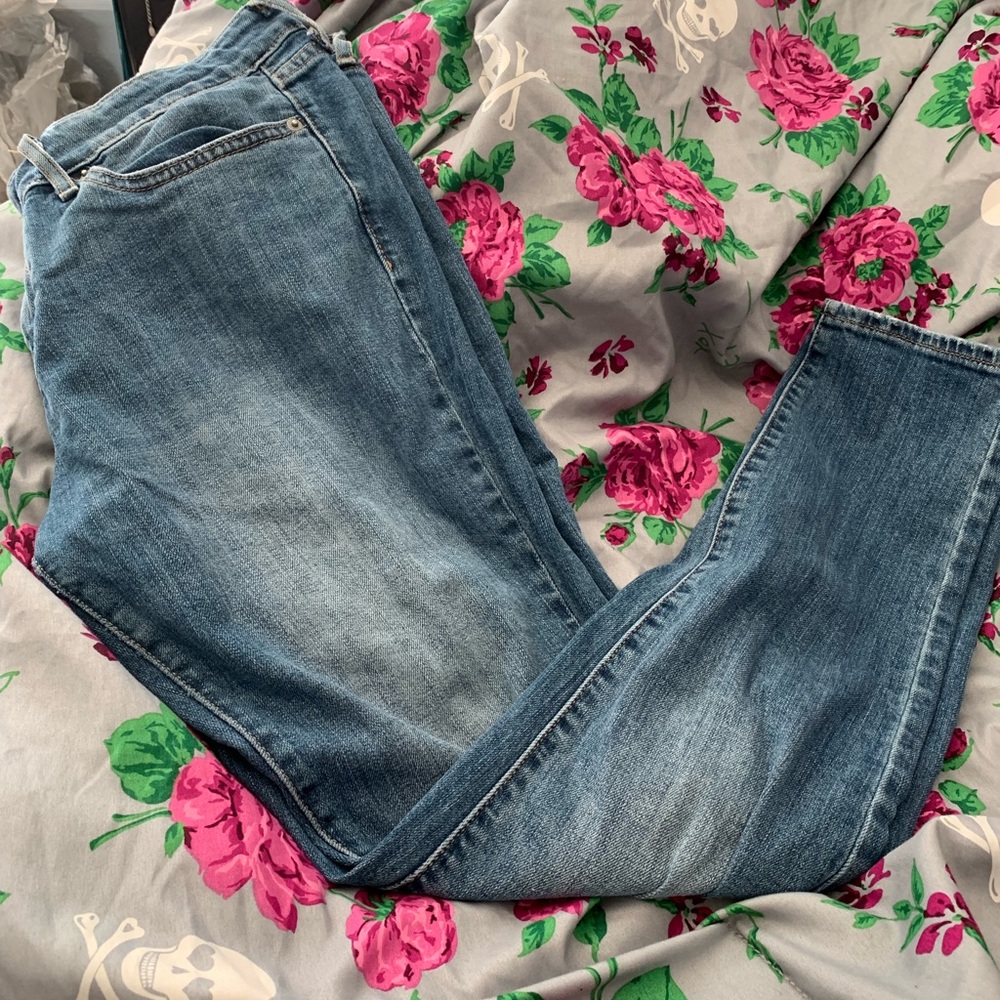Midwash Levi’s 711 Skinny Jeans